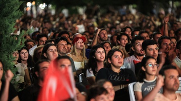 Adana ve Mersin'de vatandaşlar dev ekranda Filenin Sultanları'nı destekledi