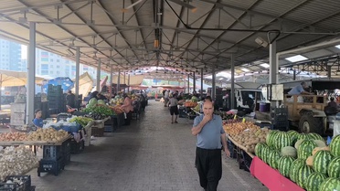 Mazot zammı Adana Kozan'da semt pazarına yansıdı; patlıcanın kilosu 40 liraya çıktı