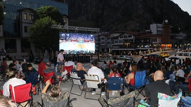 Amasya ve Çorum'da dev ekranda final coşkusu; vatandaşlar Filenin Sultanları'nı destekledi