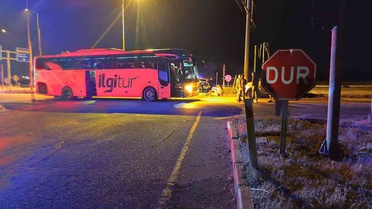 Çorum Alaca'da cip ile tur otobüsü çarpıştı, 2 kişi ağır yaralandı