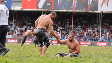 Milli güreşçi Feyzullah Aktürk, Yağlı Güreş Ligi'nde 107 puanla şampiyon oldu