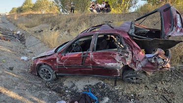 Elmadağ'da kontrolden çıkan otomobil karşı şeritteki iki araca çarptı, 1 ölü