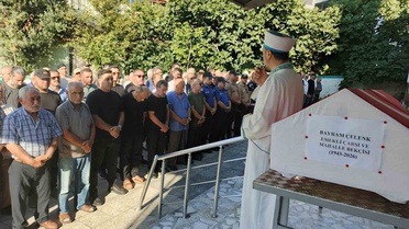 Samsun Bafra'da emekli mahalle bekçisi Bayram Çelenk toprağa verildi