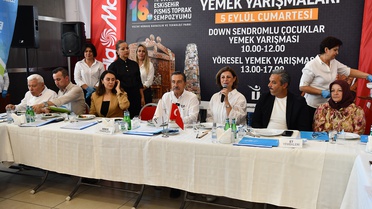 Eskişehir sempozyumunda yemek yarışmasında 80 kadın hünerlerini sergiledi