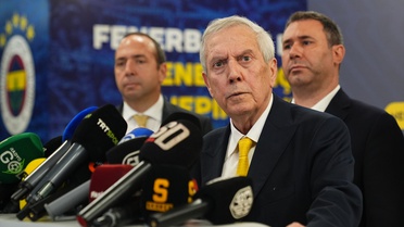 Aziz Yıldırım, VAR uyuyor ve hakemler yeteneksiz diyerek hakemleri sert şekilde eleştirdi