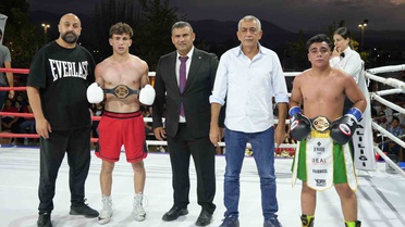 Iğdır'da 4 ülkeden sporcuları buluşturan şampiyon boks gecesinde 13 müsabaka yapıldı