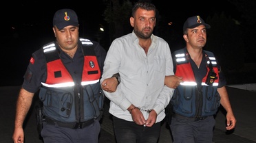 İzmir Beydağ'da otomobilde av tüfeğiyle vurulmuş halde bulunan Şahin B. hayatını kaybetti