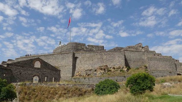 Kars Kalesi 1152'den beri ayakta, ziyaretçilerini tarihi yolculuğa çıkarıyor