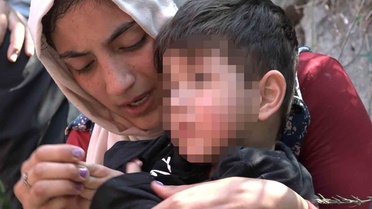 Kaybolan oğlunu yüreği ağzında bekledi! Karşısında görünce sevinçten bayıldı