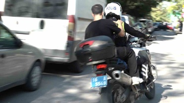 KPSS'de kimliğini unutan genci motosikletli polis sınava yetiştirdi