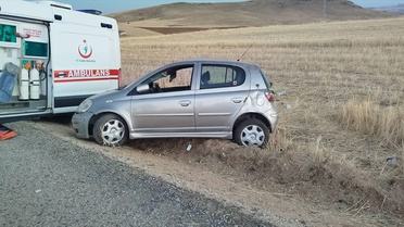 Kırıkkale Keskin'de otomobil tarlaya devrildi, 4 kişi yaralandı