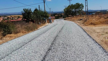 Edirne Lalapaşa'nın Vaysal köyünde 2 kilometrelik sathi kaplama tamamlandı