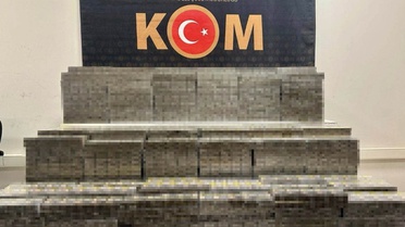 Mardin Artuklu'da kaçakçılık operasyonunda araçta 7 bin 500 paket sigara ele geçirildi