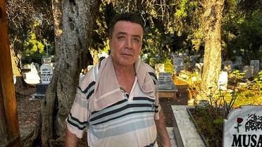Hukuk öğrencisi Yasin, babasına yardım edip hem mesleği öğreniyor hem harçlık kazanıyor