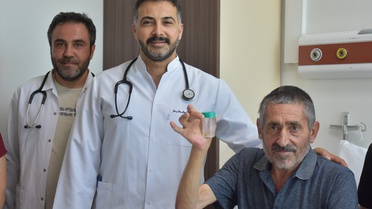 Öksürük ve yutkunamama şikayetiyle gitti, akciğerinden çıkan doktorları bile şaşkına çevirdi