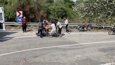 Osmaniye Kadirli'de motosiklet bariyere çarptı, 2 kişi yaralandı