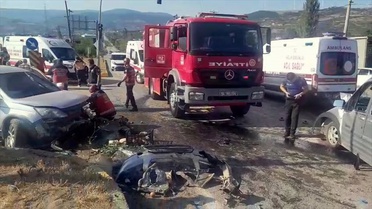 Sakarya Geyve'de iki araç çarpıştı, 2'si çocuk 6 kişi yaralandı