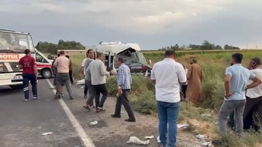 Şanlıurfa Akçakale'de tarım işçilerini taşıyan minibüs kanala devrildi, 19 kişi yaralandı
