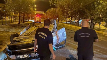 Diyarbakır Ergani'de takla atan otomobilde sürücü ağır yaralandı