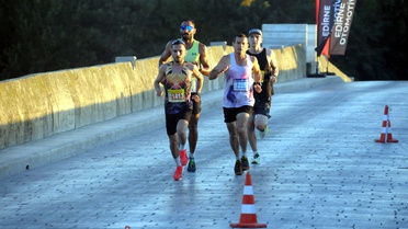 Edirne'deki uluslararası maratonda 1071 sporcu Pazarkule Sınır Kapısı'na kadar yarıştı