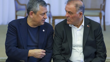 Özgür Özel, babası vefat eden İBB Başkan Vekili Nuri Aslan'a taziyede bulundu