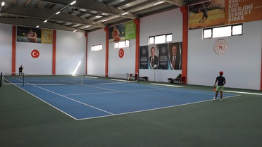 Ağrı'da 120 sporcunun mücadelesiyle büyükler tenis turnuvası başladı