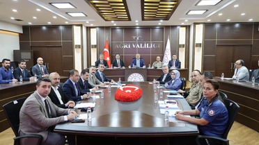 Ağrı'da okul güvenliği toplantısı yapıldı, 54 okuldan 45'inin duvarı tamam