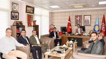 AK Parti Diyarbakır İl Başkanı Sümer, DÜ Rektörü Eronat'ı ziyaret etti