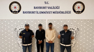 Bayburt'ta 2 Afganistan uyruklu düzensiz göçmen sahte yol izin belgesiyle yakalandı