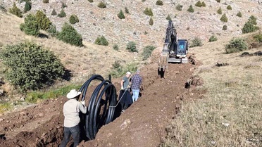 Bayburt Aydıntepe'de Çatıksu köylüleri imece usulüyle içme suyu hattını yeniliyor