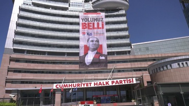 CHP Genel Merkezi'ne 103. kuruluş yıl dönümü afişi asıldı
