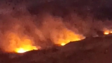 Kayseri Develi'de dağlık alandaki ot yangınına ekipler müdahale ediyor