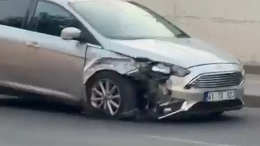 Diyarbakır Yenişehir'de ehliyetsiz sürücü dönüşte çarpıştı, hasar oluştu