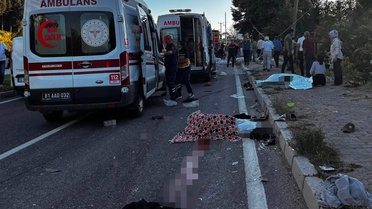Düzce'de tır ile fındık işçilerini taşıyan araç çarpıştı: Çok sayıda ölü ve yaralı var