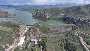 Erzincan Ovası'nda hasat, üreticilerin ürünlerini toplamasıyla sürüyor
