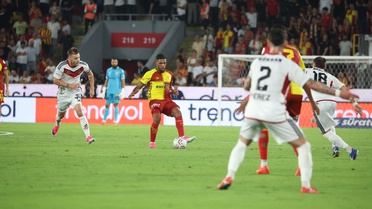 Süper Lig'de Göztepe'ye 4-2 yenilgi, Gaziantep FK İzmir'de güldü