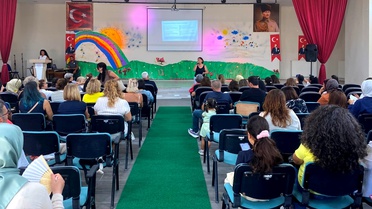 Gelibolu ve Lapseki'de okul öncesi ve sınıf öğretmenlerine yeni müfredat eğitimi verildi