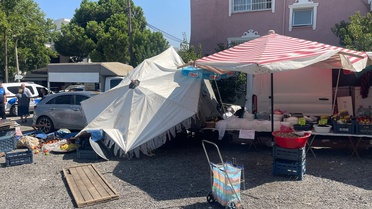 Hatay Belen'de otomobil pazar tezgahına çarptı, 3 kişi yaralandı