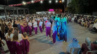 Tekirdağ Hayrabolu'da Şalvar Gecesi'nde kadınlar geleneklerini müzikle yaşattı