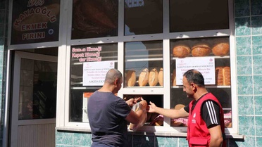 Samsun Vakıflar Müdürlüğü ihtiyaç sahiplerinin ekmek borcunu ve ilaç farkını ödedi