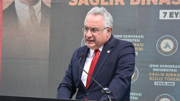 İzmir Demokrasi Üniversitesi Karabağlar'da ilk kalıcı sağlık binasını hizmete açtı