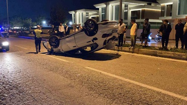 Bursa İnegöl'de kamyonetle çarpışan otomobil takla attı, 2 kişi yaralandı