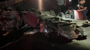 Şerit değiştiren otomobil kamyonetle çarpıştı! Karı koca hayatını kaybetti