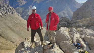 Kahramanmaraş Nurhak'ta 5 gündür kayalıklarda mahsur kalan 9 keçi kurtarıldı