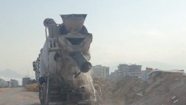 Kepez'de beton mikseri çevreyi kirletti, vatandaşın ihbarıyla 200 bin TL ceza kesildi
