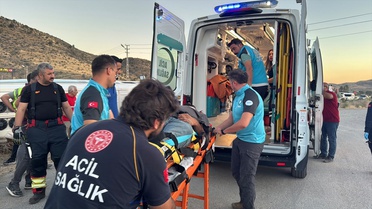 Kırıkkale Yahşihan'da işçi servisi ile otomobil çarpıştı; 13 kişi yaralandı