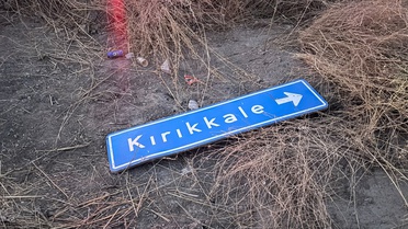 Kırıkkale Yahşihan'da servis minibüsü ile otomobil çarpıştı, 14 kişi yaralandı