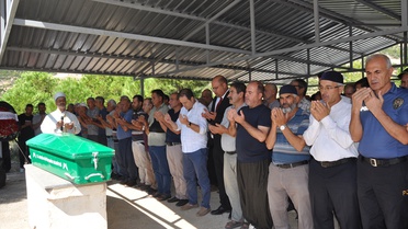 Girne açıklarında batan gemide yaşamını yitiren Şerif Özdemir, Silifke'de defnedildi