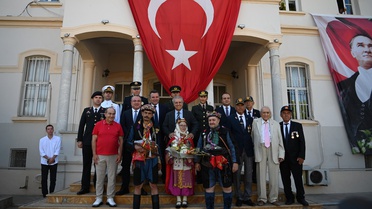 Kuşadası'nın düşman işgalinden kurtuluşunun 104'üncü yılı Atatürk Meydanı'nda törenle kutlandı