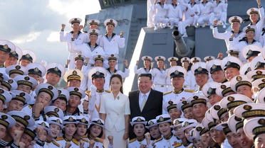 Kuzey Kore nükleer kapasiteli savaş gemisi Kang Kon'u Kim Jong-un'un katılımıyla hizmete aldı
